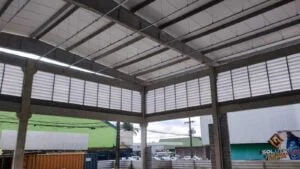 Veneziana Industrial Entrada de Luz e o Bem-Estar dos Colaboradores