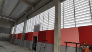 Por Que a Veneziana Industrial da Solution é o Melhor Custo para Sua Empresa?