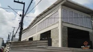 Veneziana Industrial Alta Eficiência garantindo impacto positivo na temperatura e conforto térmico