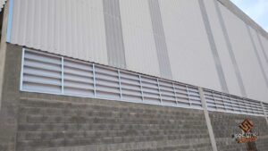 Uso da Veneziana Industrial Versatilidade em Ambientes Internos e Externos