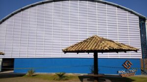 Veneziana Industrial Resistente Resistência a Impactos e Condições Extremas