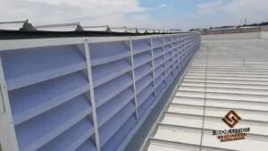 Eficiência na Iluminação Natural com Lanternim Arquitetura Moderna para ambientes industriais