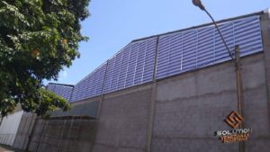 Veneziana Industrial Entrada de Luz com Eficiência e Sustentabilidade