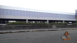 Veneziana Industrial Suas Vantagens Veneziana Industrial Solução para melhora na circulação de ar e ventilação natural industrial
