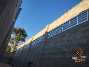 Veneziana Industrial Maximizar Luz Veneziana Industrial Maximizar Luz para ambientes industriais com iluminação natural eficiente