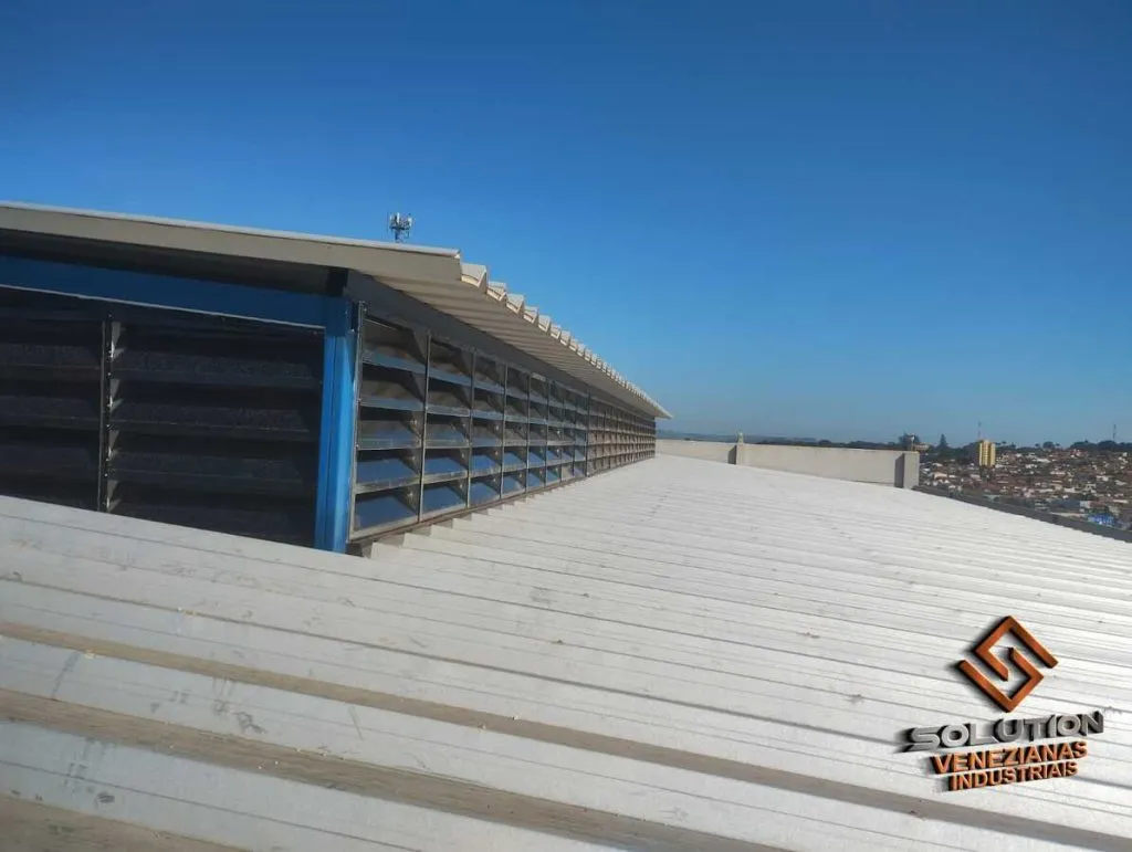 Casos de Sucesso Lanternins com Design Inovador – iluminação natural e ventilação industrial
