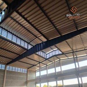 Lanternim Para Espaços Industriais com ventilação natural e conforto térmico