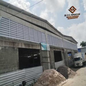 Veneziana Industrial para Fachadas com design moderno e ventilação eficiente