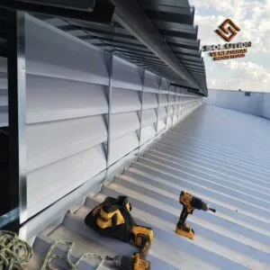 Lanternim Investimento em Qualidade Benefícios do Lanternim Investimento em Qualidade para iluminação natural e ventilação industrial eficiente