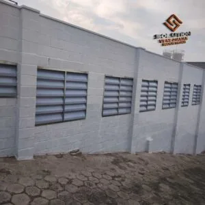 Veneziana Industrial Ar Contínuo Veneziana Industrial Ar Contínuo com eficiência energética e ventilação natural