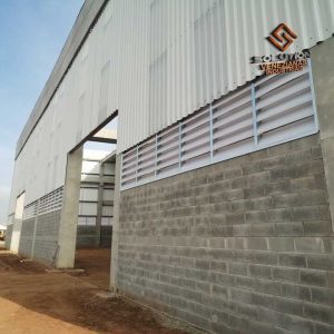 Veneziana Industrial Em Industriais de Todos os Segmentos com ventilação e conforto térmico