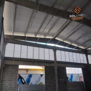 Veneziana Industrial Mais IluminaçãoA Escolha Certa para Ambientes Industriais