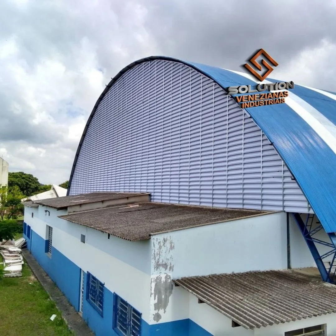 Veneziana Industrial Otimiza A Obra com ventilação e iluminação eficientes