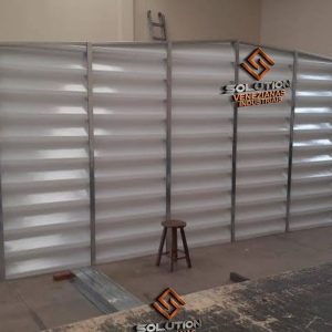 Veneziana Industrial Em Seu Projeto com ventilação e iluminação eficientes