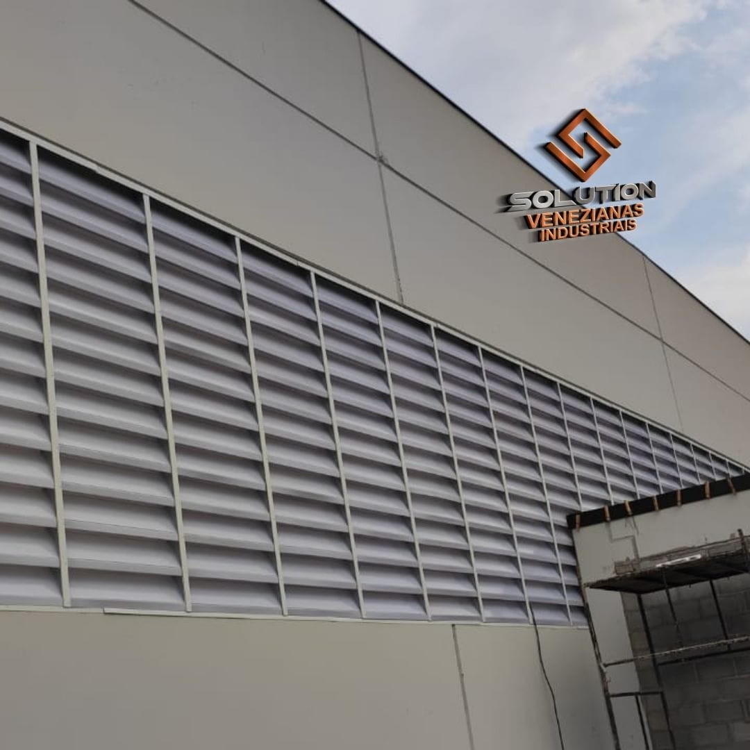 veneziana industrial mais eficiência iluminação natural e redução de custos energéticos