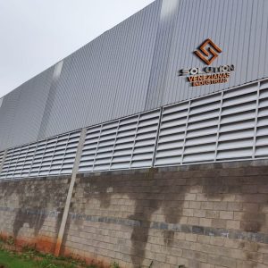 Veneziana Industrial para Barracão - Solução eficiente para ventilação e iluminação