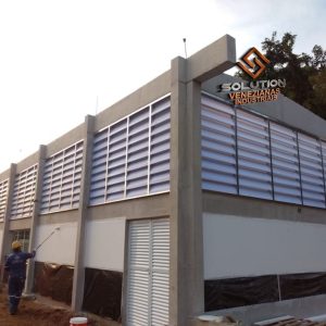 Veneziana Industrial Eficiência Ideal para ventilação e conforto térmico em galpões industriais