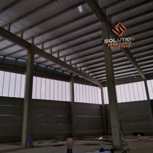 A Experiência Solution com Veneziana Industrial Conforto A Mais garantindo ventilação eficiente e conforto térmico