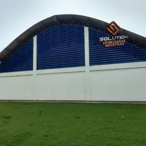 Veneziana Industrial Inovadora Solution Veneziana Industrial Inovadora da Solution, destacando a evolução das venezianas industriais com design eficiente e ventilação de alto desempenho