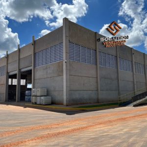 Veneziana Industrial Em Toda Obra para ventilação e eficiência em construções industriais