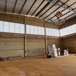 Iluminação Natural com Veneziana Industrial Em Toda Obra da Solution para galpões e ambientes industriais
