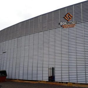 Conforto Térmico com a Veneziana Industrial Em Toda Obra – solução para ambientes industriais equilibrados"