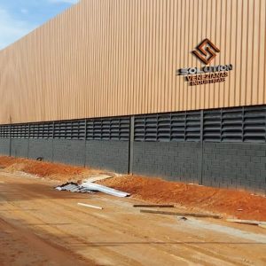 Veneziana Industrial Galvanizada com ventilação permanente para galpões industriais